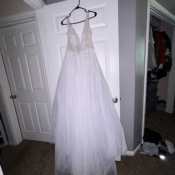 Wedding dress - Picture 3 of 7